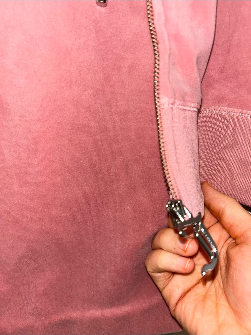 Juicy Couture Pink velvet Hoodie & Pants Set - Picture 4 of 8
